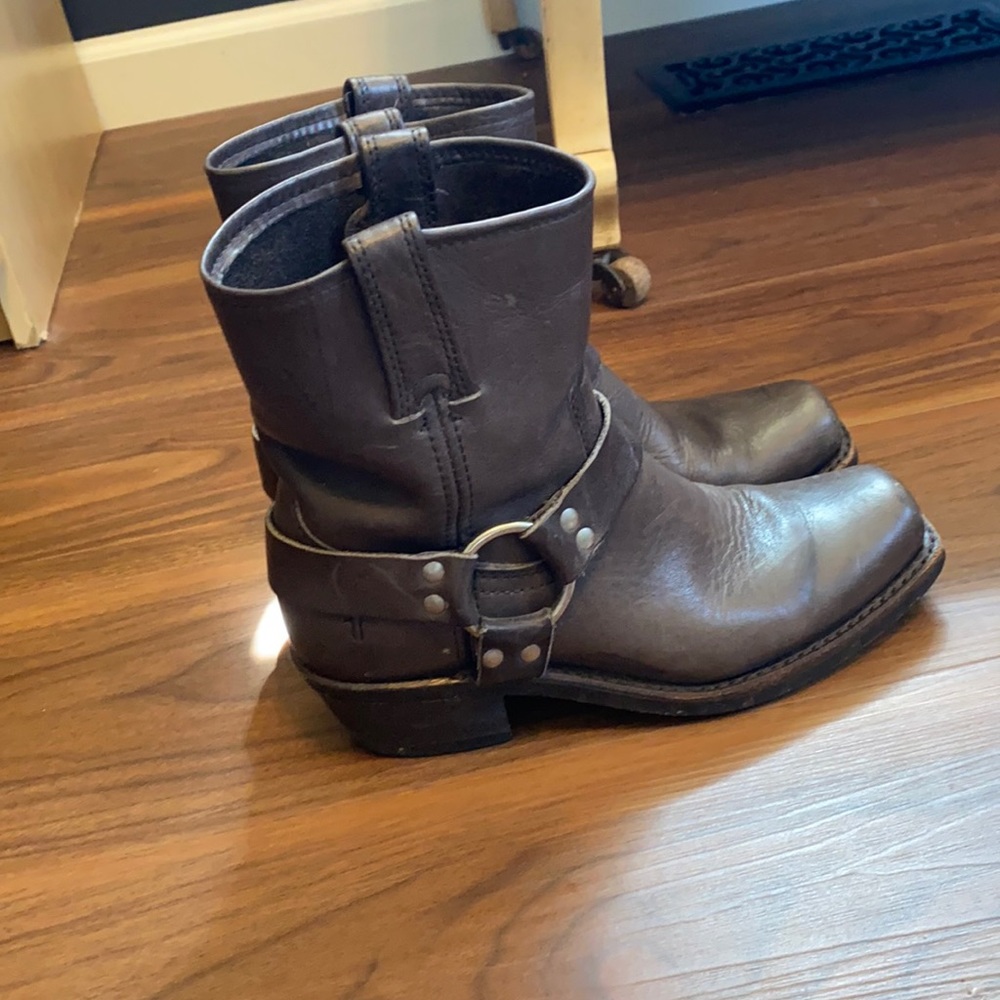 Frye Harness 8R in Smokey Gray